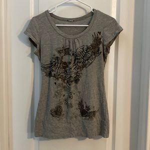Grey t shirt with skull and wing print